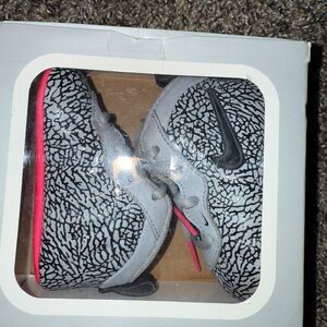 Nike Kids Sneakers in Gray and Pink